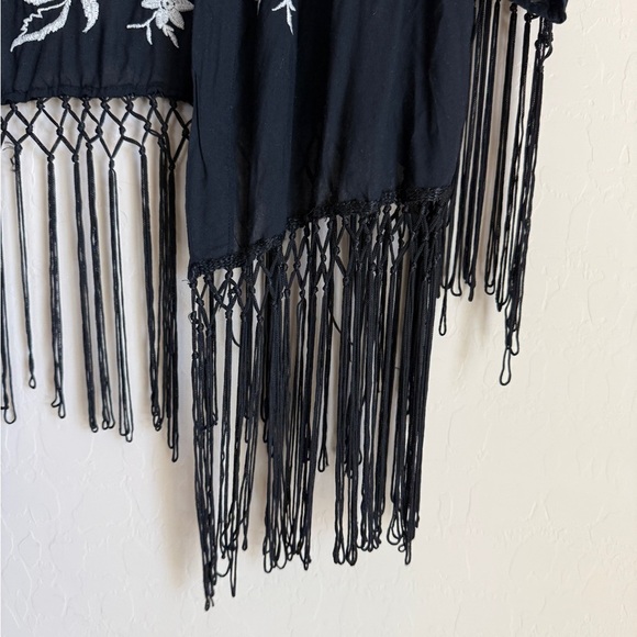 Abercrombie & Fitch Fringe Embroidered Black and White Floral Kimono Western - Picture 5 of 8